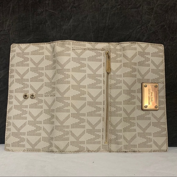 Michael Kors Jet Set Vanilla Logo Checkbook Wallet - Picture 2 of 3